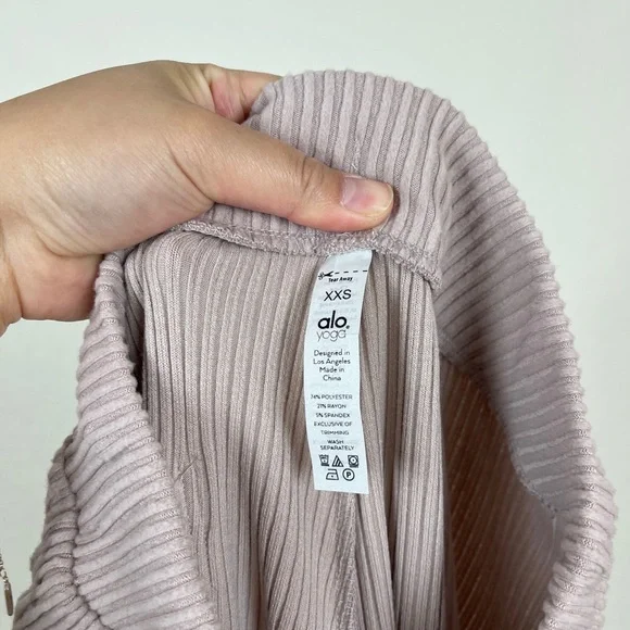 ❌SOLD❌ NWOT Alo Yoga Muse Sweatpant in Dusty Pink - Picture 7 of 8